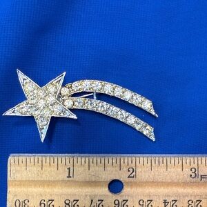 Elegant Silver Star Brooch with Crystals